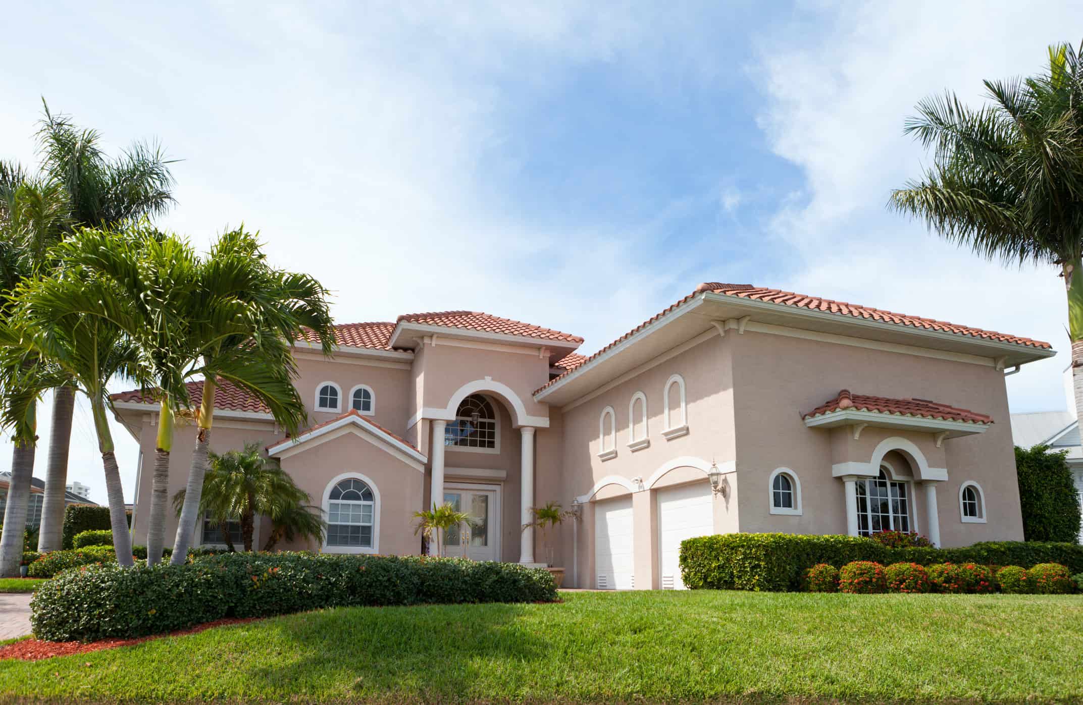 Beautiful, luxurious House with nice landscaping